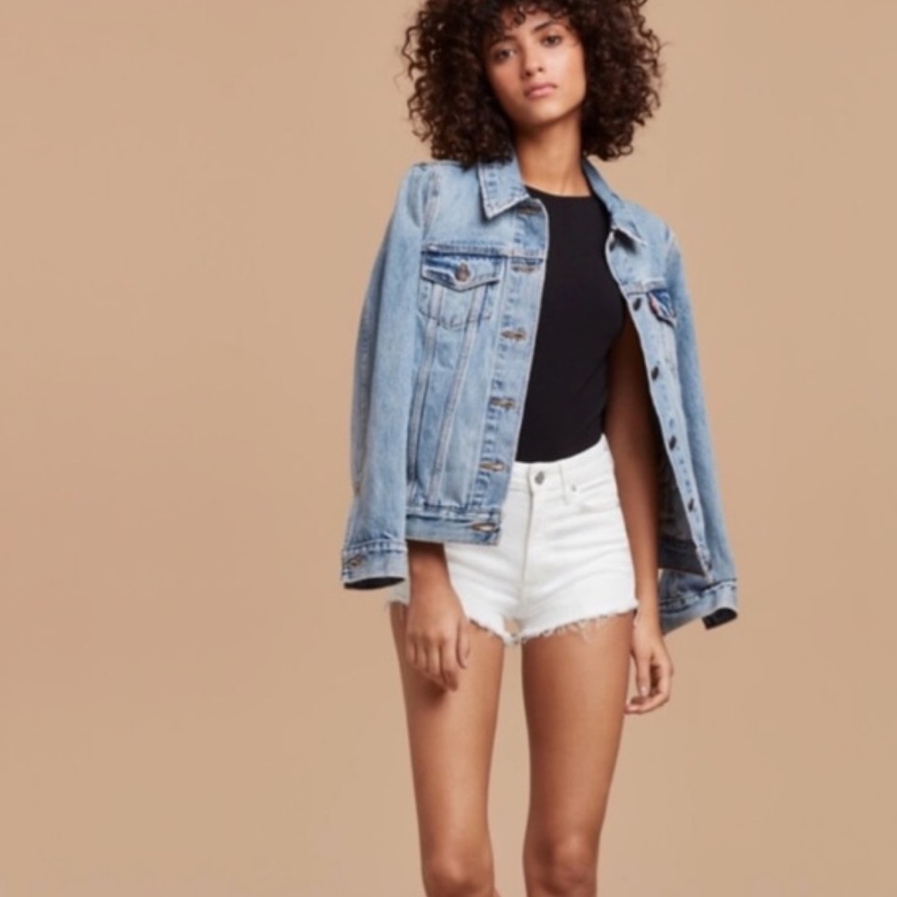 Aritizia Talula White Shorts Size 26